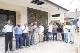Tingkatkan Kemanunggalan TNI dan Medìa, Danrem 084/BJ Berkunjung ke PWI Jatim