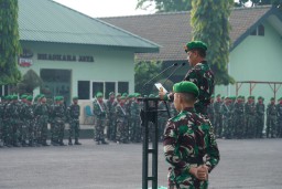 Amanat KASAD Di Bacakan Oleh, Danrem 084/BJ Pada Upacara Bendera