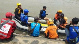 1 Korban Ditemukan, Tim SAR Masih Mencari 1 Bocah Tenggelam di Sungai Brantas