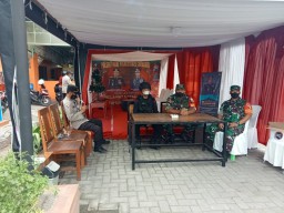 Bersama Stakeholder, Babinsa Koramil Benowo Lakukan Pengamanan Nataru di Wilayah