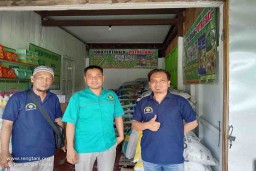 RENG TANI Farmer Community Berkunjung ke Kios Pupuk di Sragen