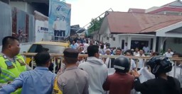 Masa Aksi Unras Ricuh, Staf Kantor BPJN XIV Palu Berhamburan Keluar Ruangan
