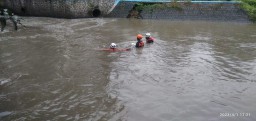 Bocah Enam Tahun, Hanyut Di Dam Ndayu