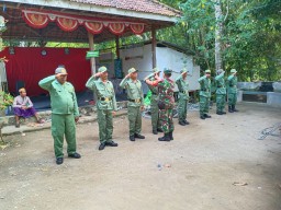 Tingkatkan Kapasitas, Babinsa Tambelangan Laksanakan Pembinaan Linmas