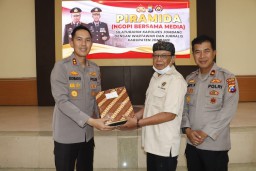 Jalin Sinergitas, Kapolres Jombang Gelar Piramida Dengan Wartawan