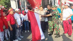 Meriahkan HUT Kemerdekaan RI ke 78, Kapolsek dan Forkopimcam Porong Jalan Sehat Bersama