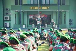Tingkatkan Kedisiplinan, Dandim Gresik Berikan Pengarahan Seluruh Prajurit Saat Jam Komandan