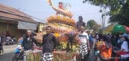 Naga Raksasa, Lilit Tumpeng Peserta Pawai Budaya