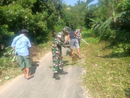 Jajaran Koramil 1905/JTL Bersama Warga Gelar Karya Bakti di Desa Jatimekar