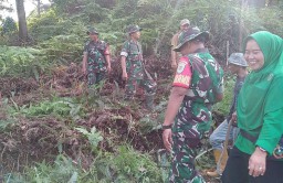 Jaga Stabilitas Iklim dan Penghijauan Koramil 1906/SKT Ajak Masyarakat Tanam 100 Pohon
