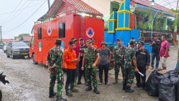 Dandim 0619/PWK Kunjungi Korban Longsor di Posko Pengungsian