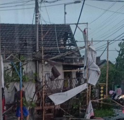 Hujan Disertai Angin Wilayah Prambon Memakan Korban Jiwa