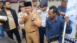 Warga Gelar Aksi Atas Rusaknya Ruas Tayu - Pucel, Tuntut Evaluasi Tambang dan ODOL