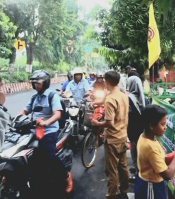 Ramadhan Berkah Kartar Kelurahan Magersari Bagikan Takjil Gratis