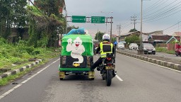 Mogok! Bajaj Pemudik Asal Jakarta Dapat Servis Gratis Dari Kapolres Mojokerto