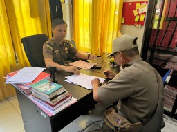 Camat dan Sekcam Sidoan Resmi Menghuni Sangkar Baja