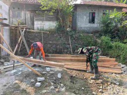 Tingkatkan Kenyamanan Fasilitas Ibadah, Raja Aibon Kogila Rehab Musholla di Progam TMMD ke-120