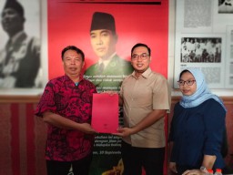 Dua Kader PDIP Kota Mojokerto Rambo dan Lukman Ambil Formulir Pendaftaran Bacawalikota