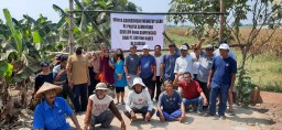 Petani Tutup Akses Proyek PT. DMI Minta Ganti Rugi 1 Milliar