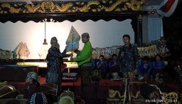 Peringati HUT Ke 116 dan Sedekah Bumi Desa Karanglo Gelar Wayang Kulit 'Anoman Nambah Yuswo'