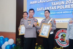 HUT Lantas Bhayangkara ke 69 Polres Jombang Tabur Penghargaan dan Tasyakuran Bersama