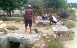 Permudah Mobilisasi Panen Warga Pemdes Ogorandu Perlebar Plat Deker