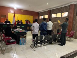Dua Orang Saksi Yang Dihadirkan JPU Semakin Memberatkan Posisi Oknum Camat Sidoan