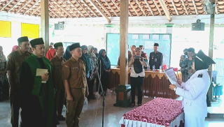 Naning Setyowati Lantik dan Ambil Sumpah Jabatan Kaur TU dan Umum