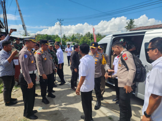 Kapolres Sigi Dampingi Kapolda Sulteng Pantau Pungut Hitung di TPS 05 Desa Mpanau