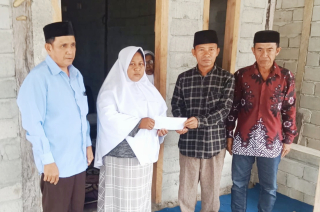 Pemdes Tada Timur Beri Santunan Duka kepada Keluarga Almarhum Rauf