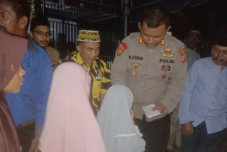 Buka Puasa Bersama, Johan Berbagi dengan Anak-Anak Yatim