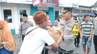 Polres Nganjuk Gelar Aksi Sosial Berbagi Takjil di Seluruh Polsek Jajaran