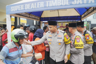 Polres Kediri Gelar Aksi Sosial Berbagi Takjil Selama Bulan Ramadan
