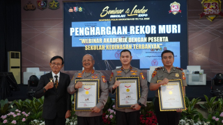 Polri Raih Penghargaan MURI untuk Webinar Inovatif