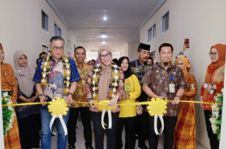 Bupati-Wabup Barru Resmikan Ruang VVIP RSUD La Patarai, Tegaskan Pelayanan Harus Sepenuh Hati