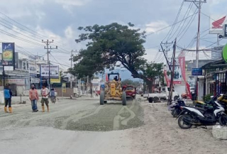 Warga Keluhkan Debu dan Kemacetan Akibat Proyek Drainase di Jalan Moh. Yamin dan Dewi Sartika
