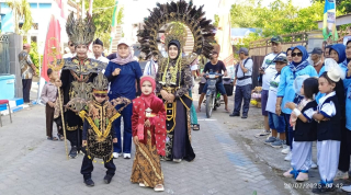 Warga Kedungrejo Kompak Arak-arakan Sedekah Bumi, Budaya Jawa Tetap Lestari