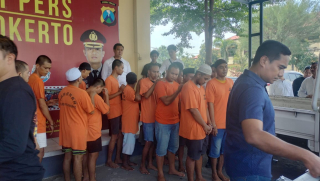 Polres Mojokerto Ringkus Komplotan Curanmor Bersenjata di Pungging