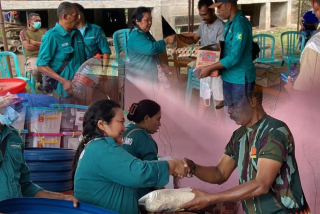 RSUD Aeramo Salurkan Bantuan dan Gelar Trauma Healing untuk Korban Banjir Mauponggo