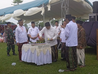 “Perak Harmoni” Semarak Hari Santri dan HUT Jombang ke-115: UMKM Jadi Pilar Ekonomi Daerah
