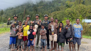 Ops Damai Cartenz Pererat Kedekatan dengan Warga Bibida Lewat Pendekatan Humanis