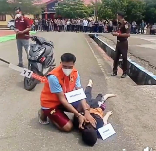 Rekonstruksi Pembunuhan Hijrah Ricuh: Keluarga Desak Lihat Wajah Pelaku, Unsur Berencana Kian Terbuka