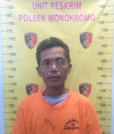 Pria Ngamuk Bawa Pisau di Pujasera Bratang Gede, Ancam Bunuh Teman Mantan