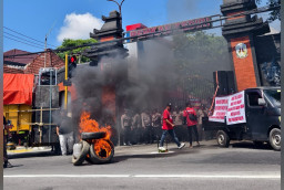 AKAR Kepung Kantor Pemkab Kediri, Desak Bongkar Dugaan Jual Beli Jabatan Desa
