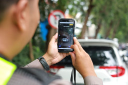 Polres Gresik Terapkan ETLE Handheld, Tilang Kini Lebih Fleksibel dan Transparan