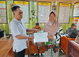 BLT Dana Desa Bolano Barat Disalurkan, 8 KPM Terima Rp900 Ribu Sekaligus