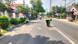 Pelajar Tewas Usai Motor Tabrak Truk di Mojosari, Diduga Pengendara Mengantuk
