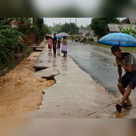 Hujan Deras Bawa Material Kayu dan Batu, Gerus Rabat Jalan Trans Sulawesi di Talaga