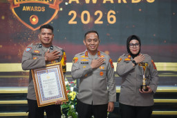 Kapolda Sulteng Apresiasi Dua Personel Berprestasi di Hoegeng Awards 2026