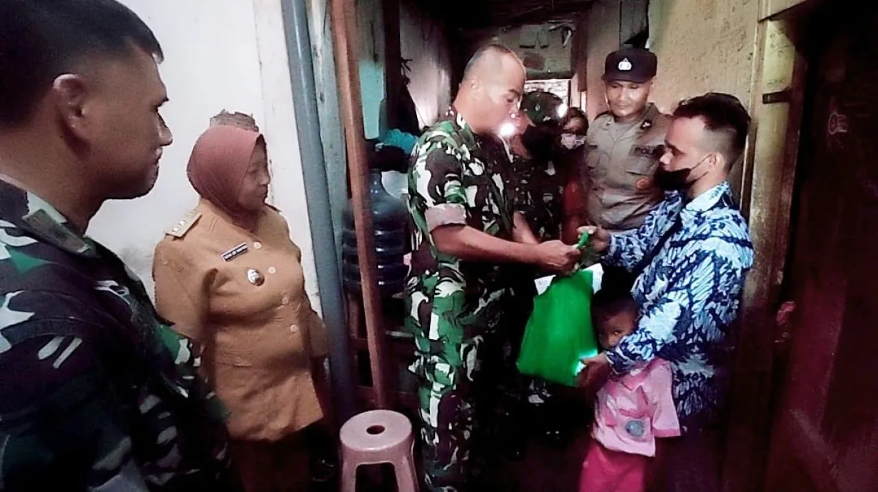 Bersama Empat Pilar Kodim Surabaya Utara Salurkan Bansos Anak Stunting